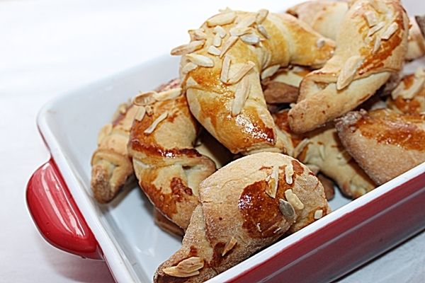 Rogaliki drożdżowe o trzech smakach  Rogaliki drożdżowe o trzech smakach