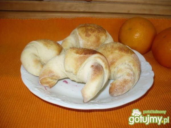 Rogaliki drożdżowe z konfiturą