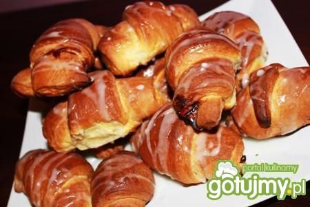 Rogaliki drożdżowe z konfiturą śliwkową 