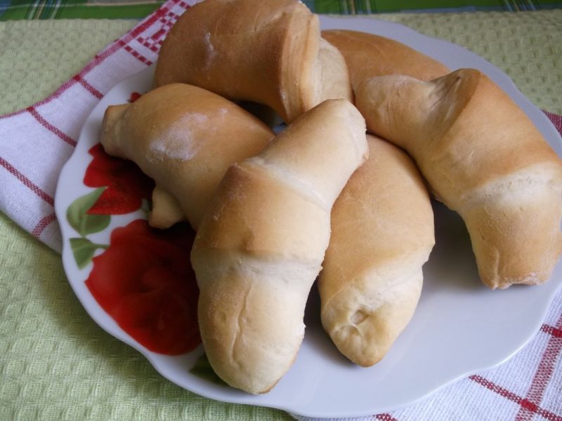 Rogaliki drożdżowe z marmoladą