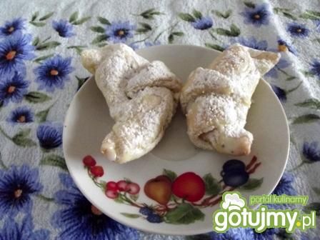 Rogaliki drożdżowe z marmoladą