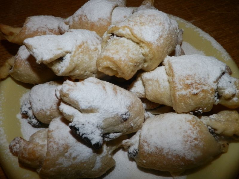 Rogaliki drożdżowe z masą makową Rogaliki drożdżowe z masą makową