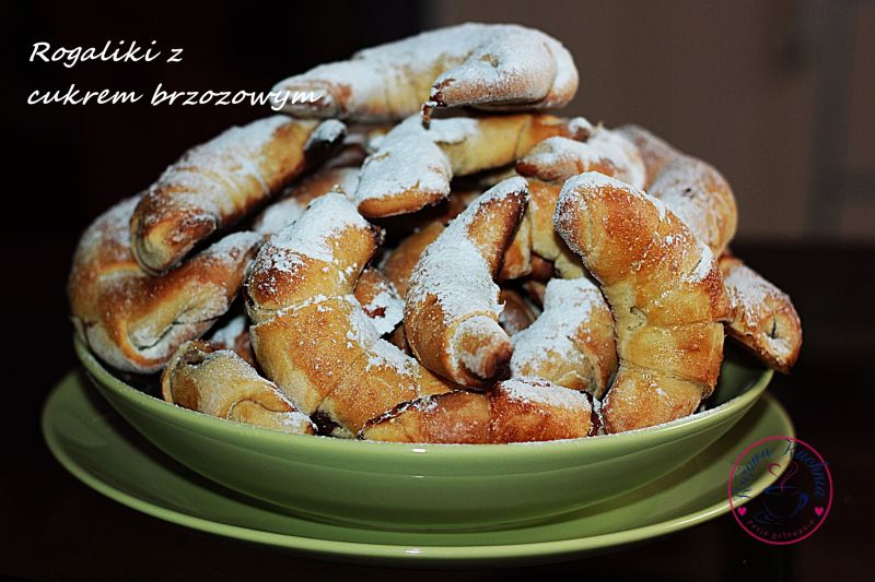 Rogaliki drożdżowe z niespodzianką Rogaliki drożdżowe z niespodzianką