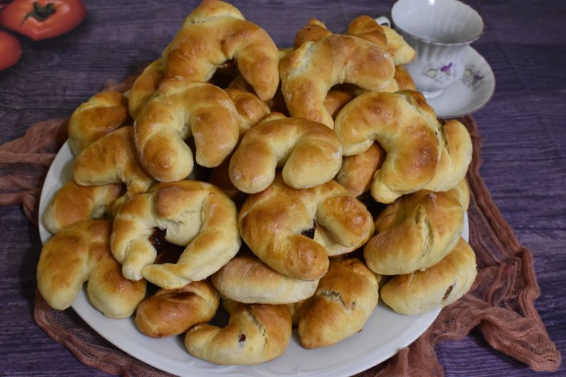 Rogaliki drożdżowe z powidłami Rogaliki drożdżowe z powidłami