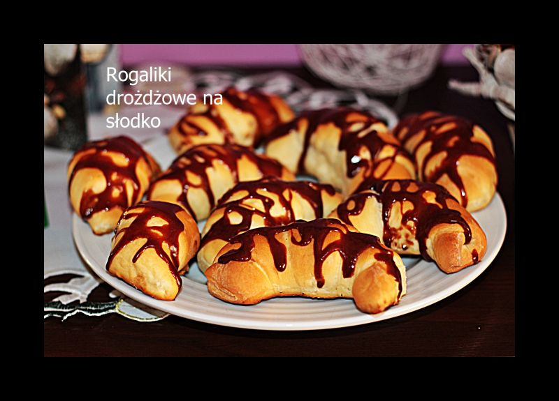 Rogaliki drożdżowe z pysznym nadzieniem