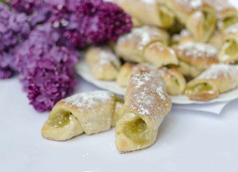 Rogaliki drożdżowe z rabarbarem Rogaliki drożdżowe z rabarbarem