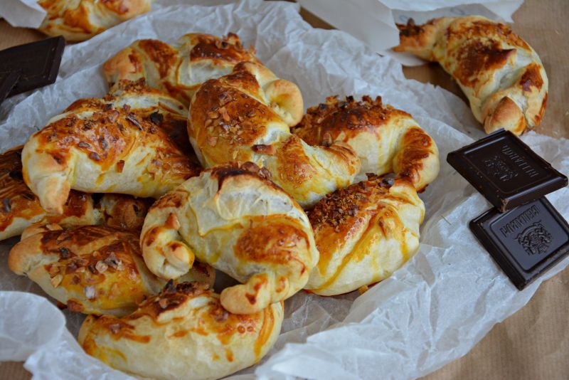 Rogaliki francuskie z budyniem i czekoladą