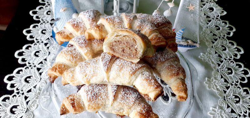 Rogaliki francuskie z masą orzechową