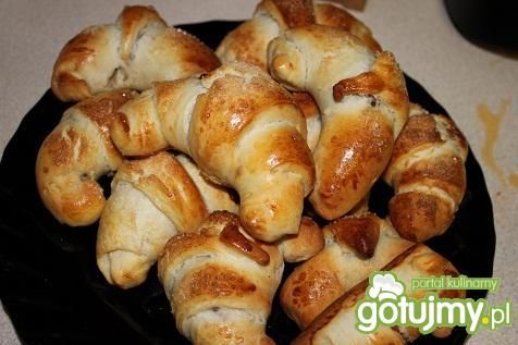 Rogaliki krucho- drożdżowe z nutellą  Rogaliki krucho- drożdżowe z nutellą