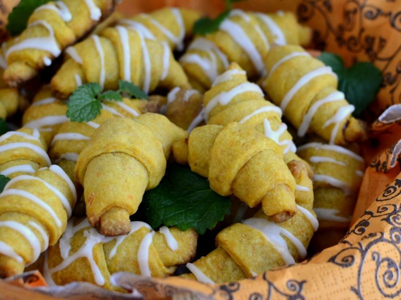 Rogaliki marchewkowe z marmoladą Rogaliki marchewkowe z marmoladą