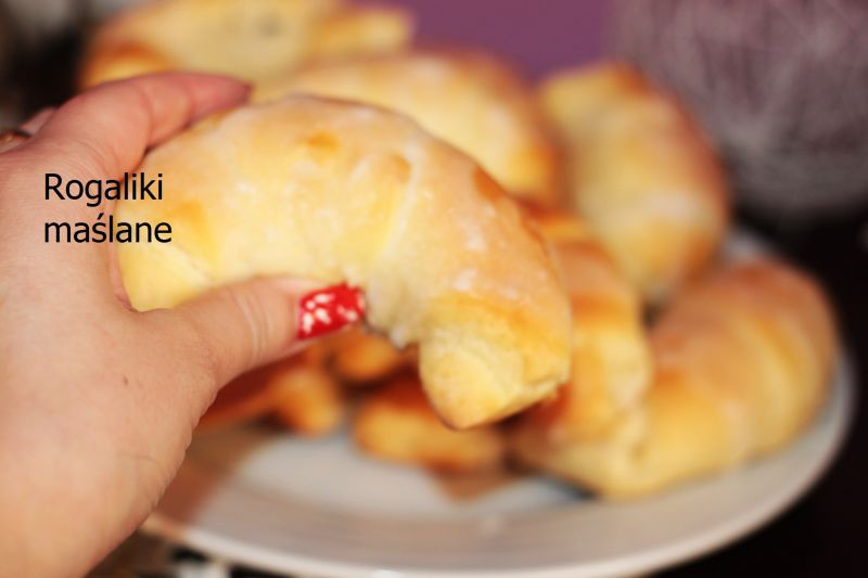 Rogaliki maślane z lukrem cytrynowym Rogaliki maślane z lukrem cytrynowym