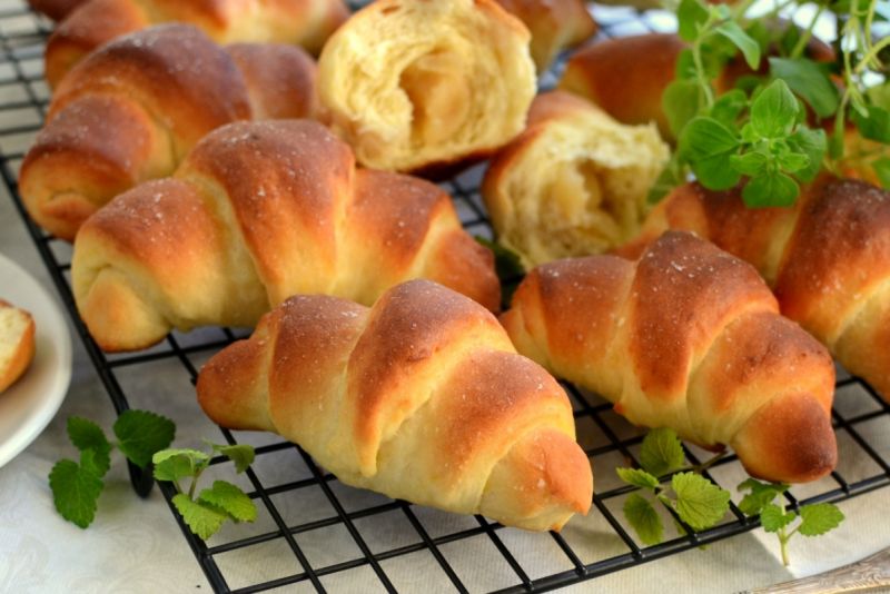 Rogaliki maślane z marcepanem