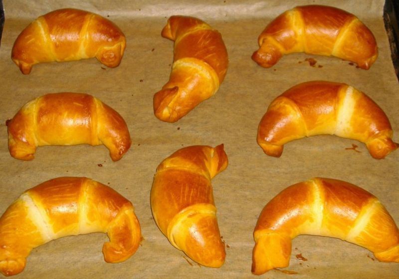 Rogaliki piwne z marmoladą Rogaliki piwne z marmoladą