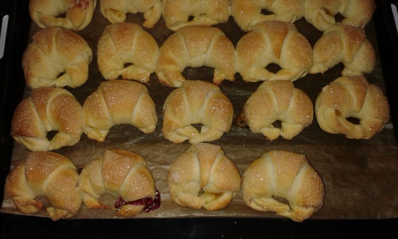 Rogaliki truskawkowe z migdałami