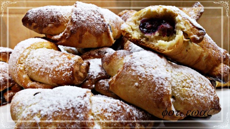 Rogaliki z borówkami Rogaliki z borówkami