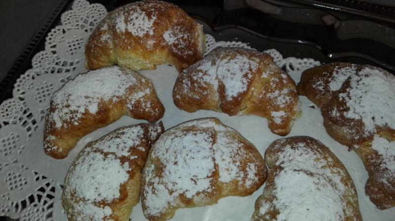 Rogaliki z brzoskwiniami