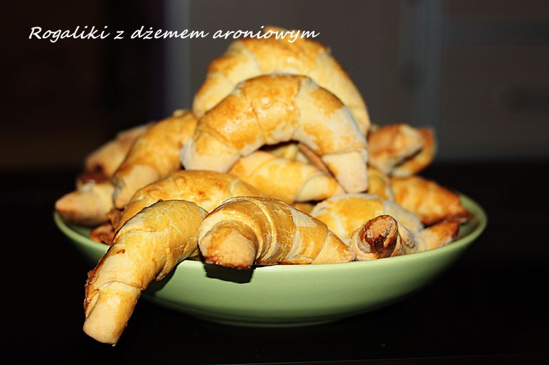 Rogaliki z dżemem aroniowym