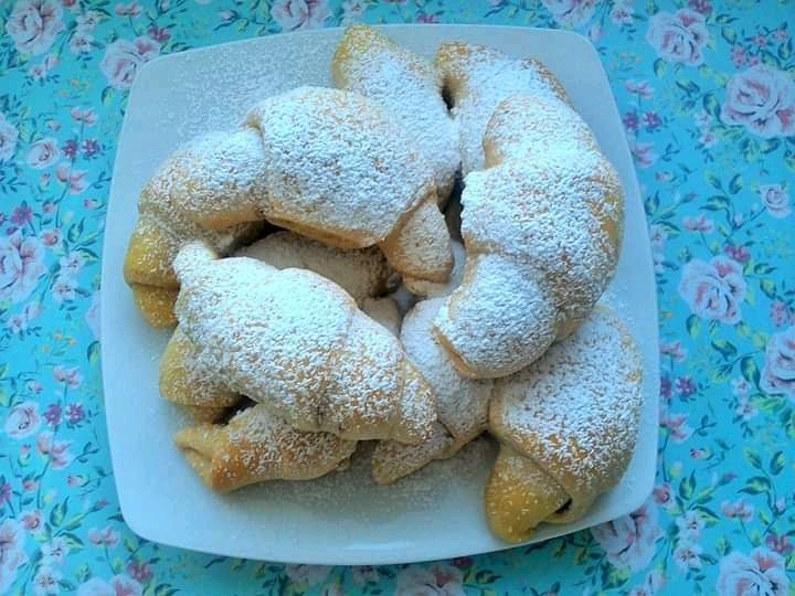Rogaliki z dżemem truskawkowym Rogaliki z dżemem truskawkowym