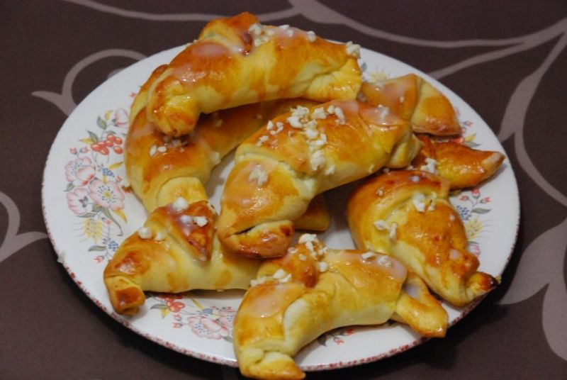 Rogaliki z kandyzowanym aloesem, gruszką i śliwką Rogaliki z kandyzowanym aloesem, gruszką i śliwką