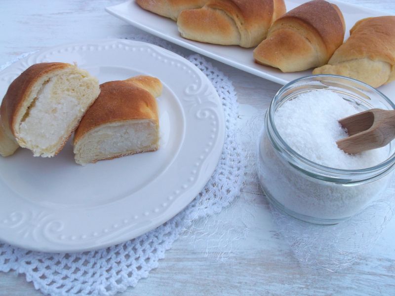Rogaliki z kokosowym nadzieniem Rogaliki z kokosowym nadzieniem