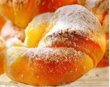 Rogaliki z konfiturą.