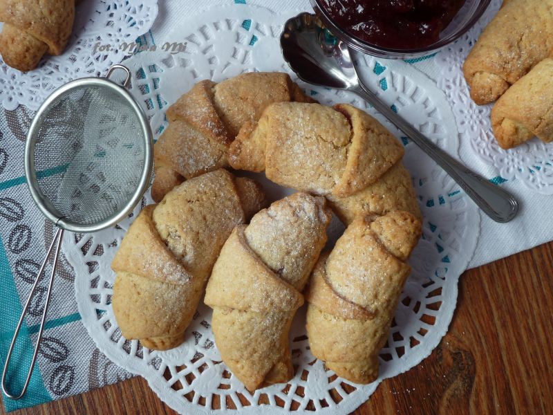 Rogaliki z konfiturą różaną Rogaliki z konfiturą różaną