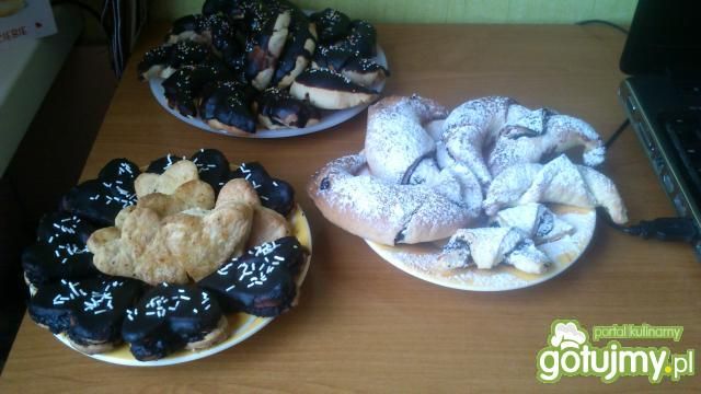 Rogaliki z kruchego ciasta z masą makową