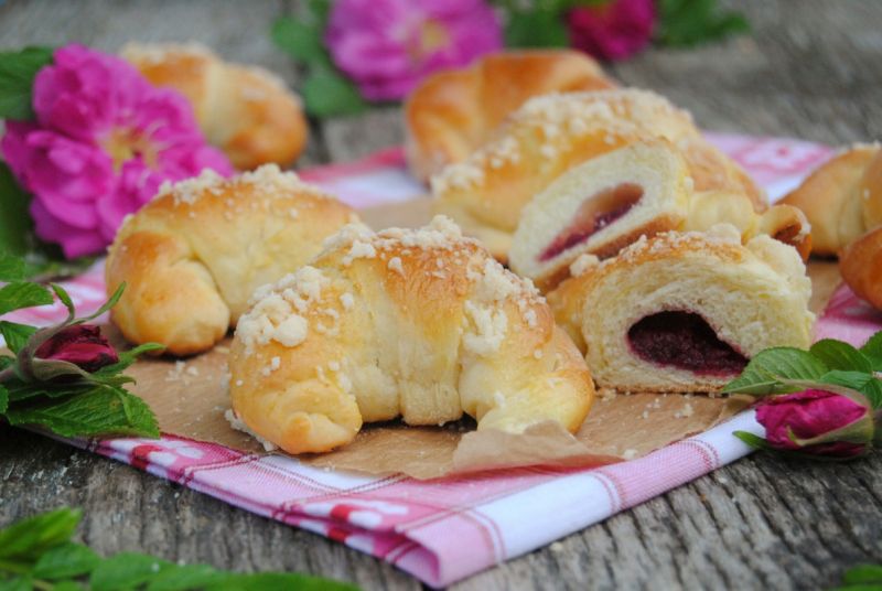 Rogaliki z różą Rogaliki z różą