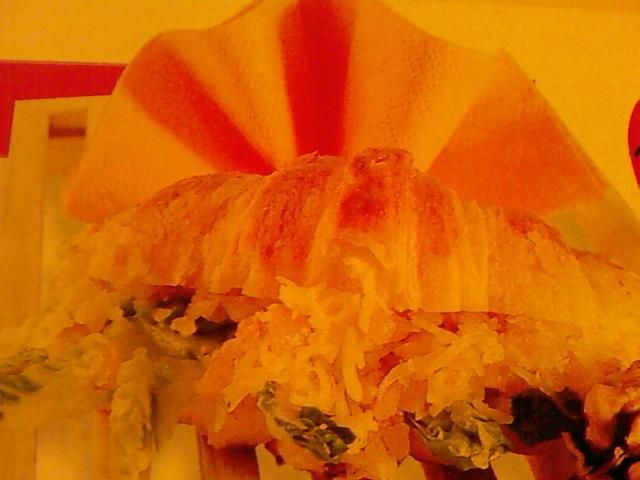 Rogaliki z serem i orzechami