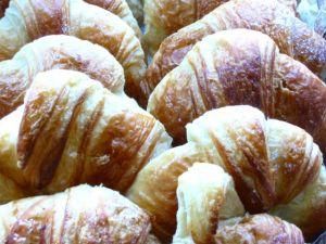 Rogaliki z żółtym serem 