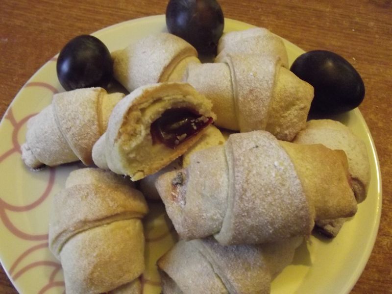 Rogaliki ze śliwkami Rogaliki ze śliwkami