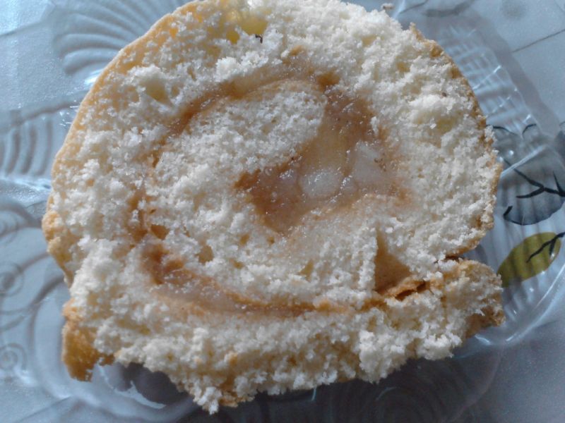 Rolada biszkoptowa z antonówkami