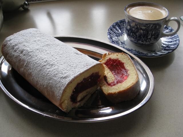 Rolada biszkoptowa z galaretką