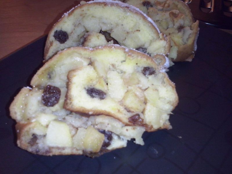 Rolada biszkoptowa z jabłkami