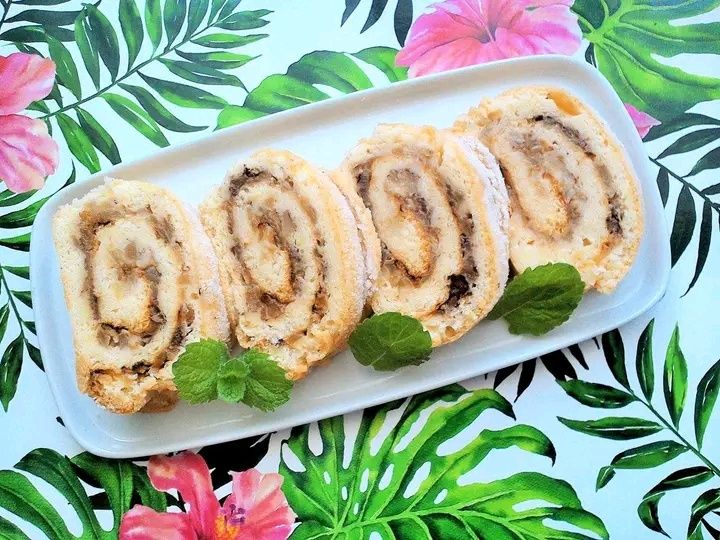 Rolada biszkoptowa z jabłkami