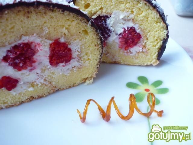 Rolada biszkoptowa z malinami 
