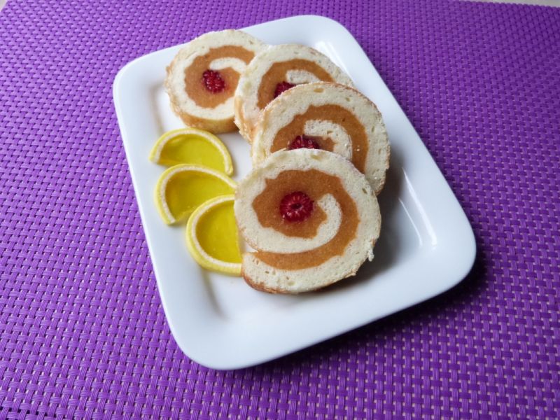 Rolada biszkoptowa z musem brzoskwiniowym