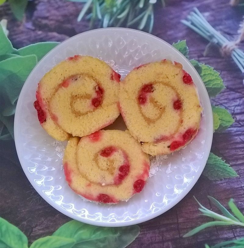 Rolada biszkoptowa z porzeczkami Rolada biszkoptowa z porzeczkami