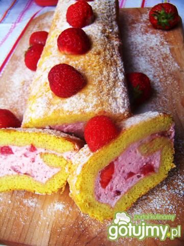 Rolada biszkoptowa z truskawkami Rolada biszkoptowa z truskawkami