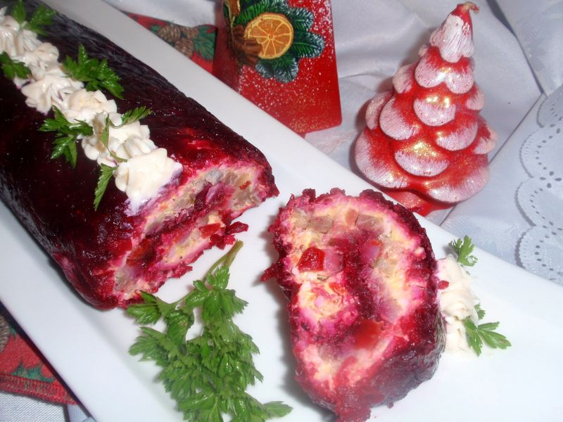Rolada buraczano śledziowa Rolada buraczano śledziowa