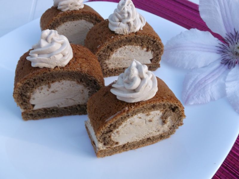 Rolada cappuccinowa pianka Rolada cappuccinowa pianka