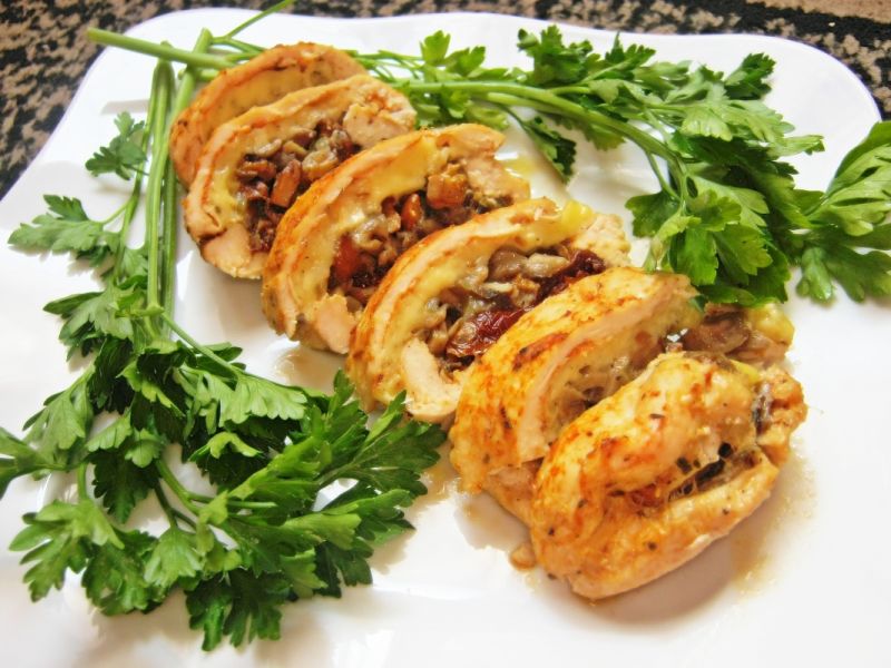 Rolada drobiowa nadziana grzybami i camembertem Rolada drobiowa nadziana grzybami i camembertem