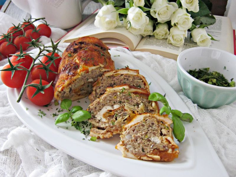 Rolada drobiowa nadziana indykiem z morelami