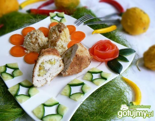 Rolada drobiowa nadziewana porą z kaszą 