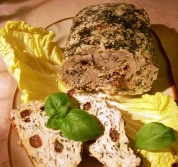 Rolada drobiowa z rodzynkami i migdałami Rolada drobiowa z rodzynkami i migdałami