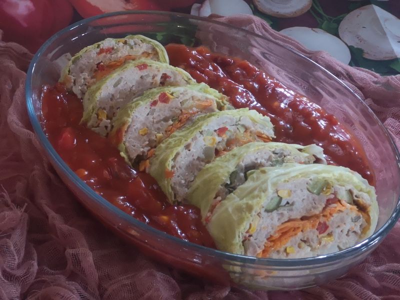 Rolada gołąbkowa w sosie meksykańskim Rolada gołąbkowa w sosie meksykańskim