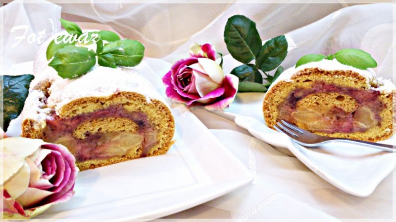 Rolada jabłkowo - truskawkowa Rolada jabłkowo - truskawkowa