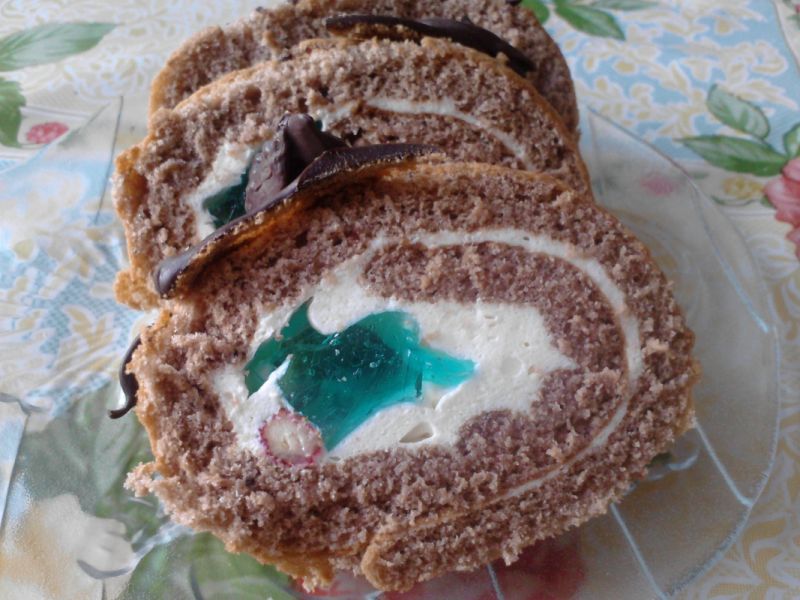 Rolada kakaowa z masą śmietanową