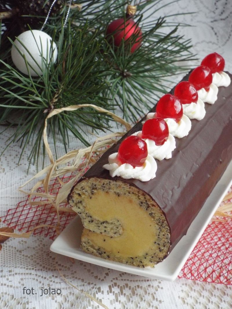 Rolada makowa z kremem marcepanowym