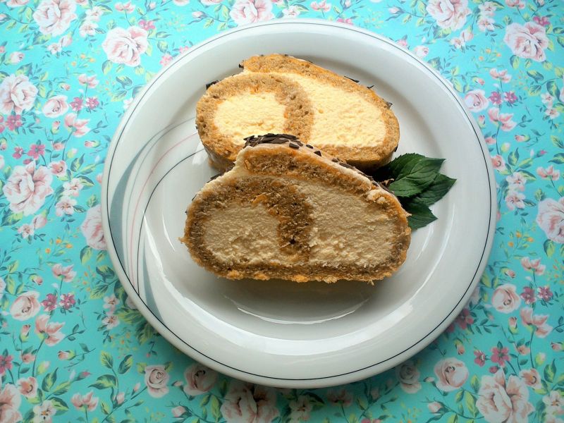 Rolada marchewkowa z kremem jabłkowym Rolada marchewkowa z kremem jabłkowym